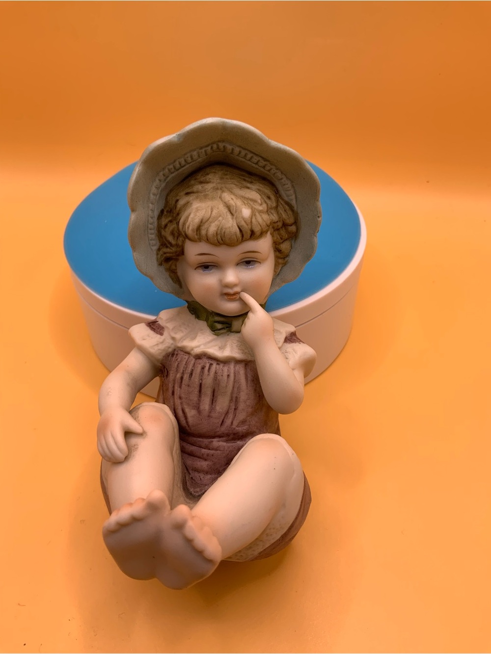 Vintage “Piano Baby” Sitting Girl In A Bonnet Andrea #6682 (PL-006)